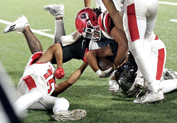 Lunas defeat Na Alii 42-14 as both teams prepare for playoffs